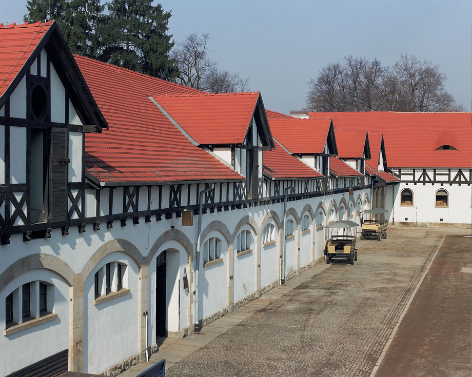 2Rekonstrukcja budynków stajni Stadniny Koni w Książu