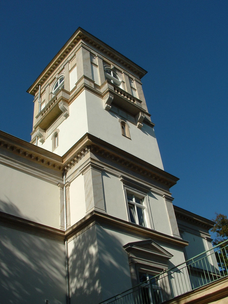 Renowacja elewacji i wnętrz zabytkowego pałacu w Morawie3